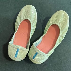 Mint Green patent leather Tieks